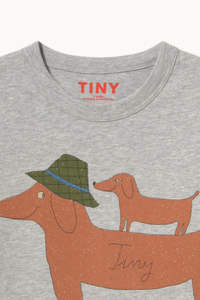 Two Dogs Graphic Sleeve Tee – medium grey heather