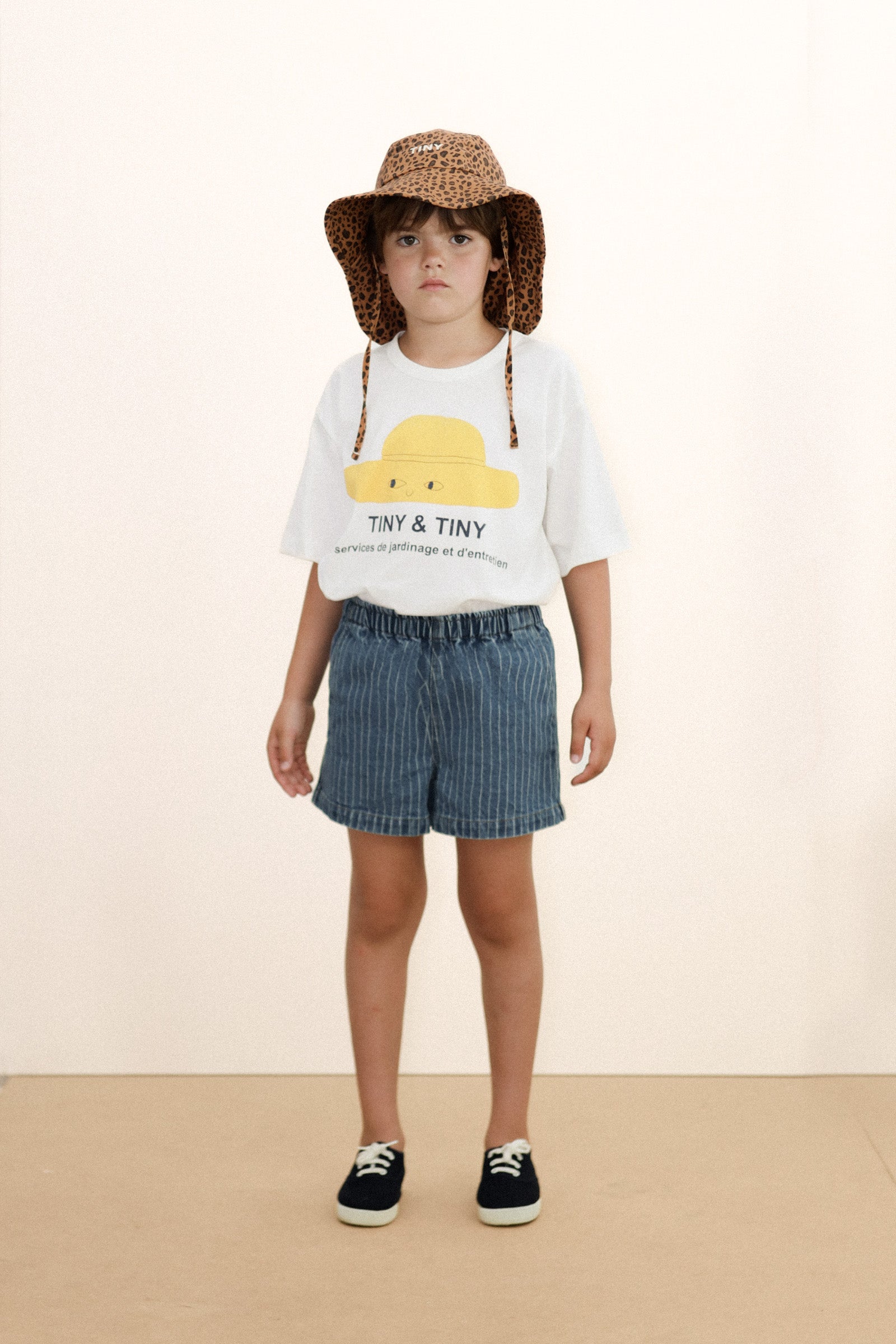 Tiny Hat Graphic Tee – offwhite