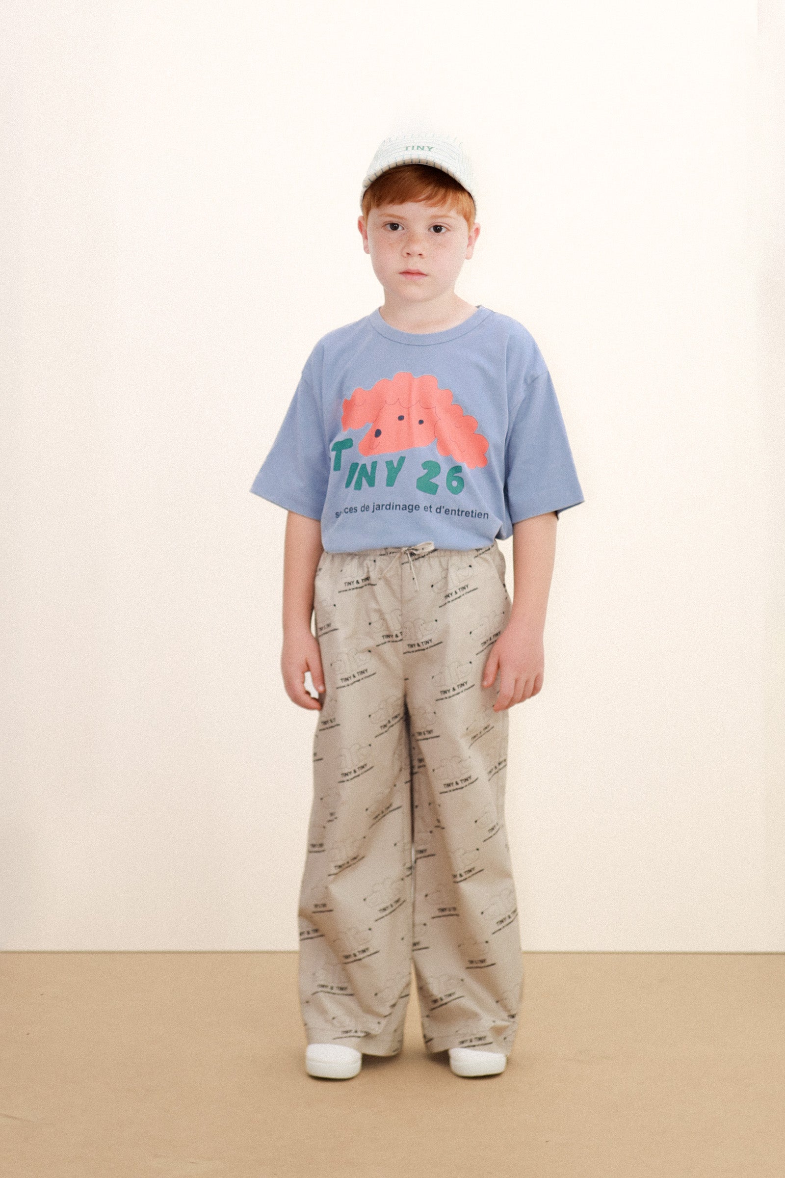 Red Dog Graphic Tee – grey