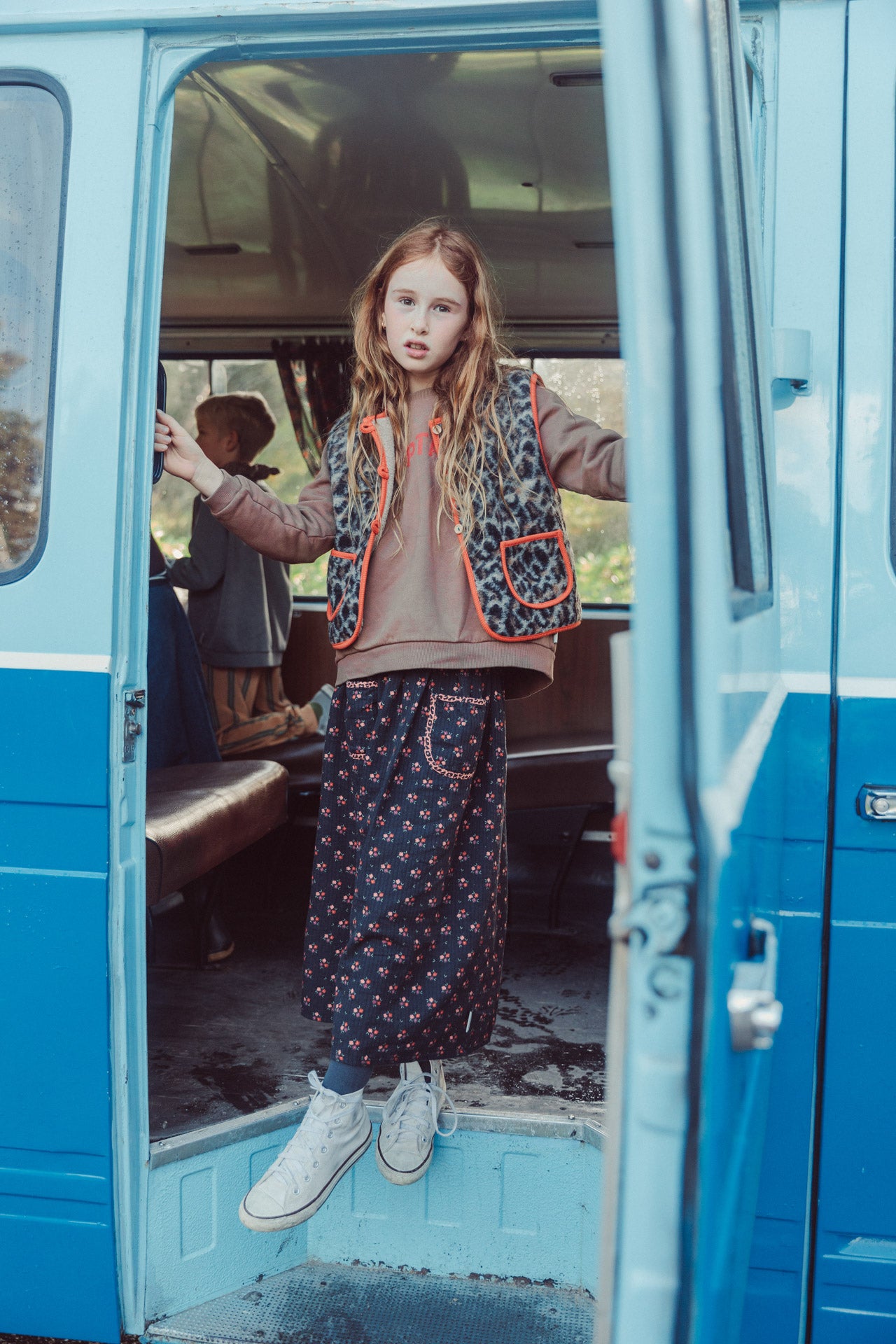 Sweatshirt – brown w/ "Captain" print