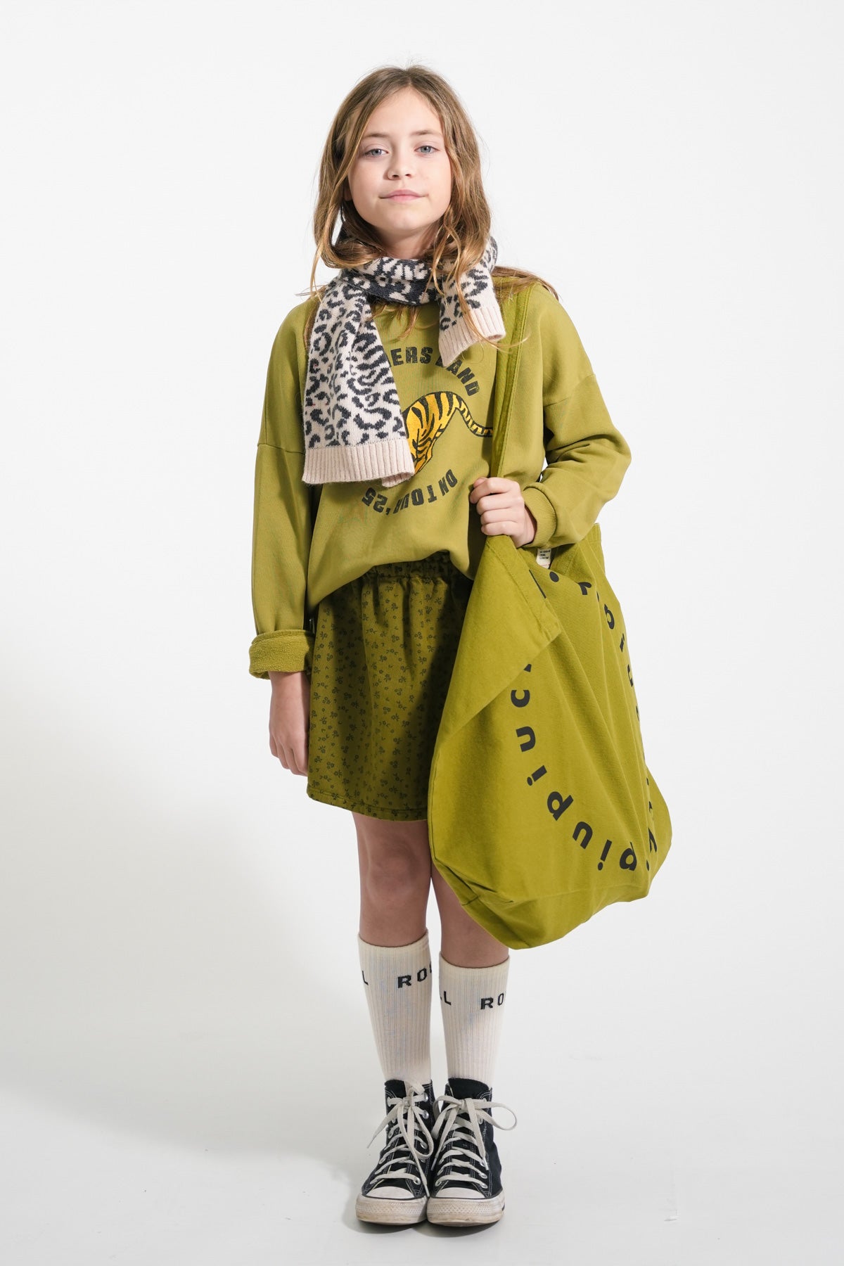 Sweatshirt – olive green w/ tiger print